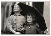 Koelkastmagneet: Kinderen in de regen, Nationaal Archief