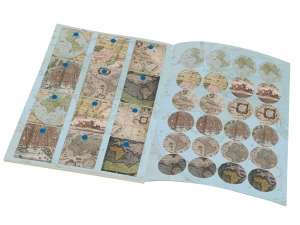 Gift wrap book: Wandkaart van de wereld door Joan Blaeu, Het Scheepvaartmuseum